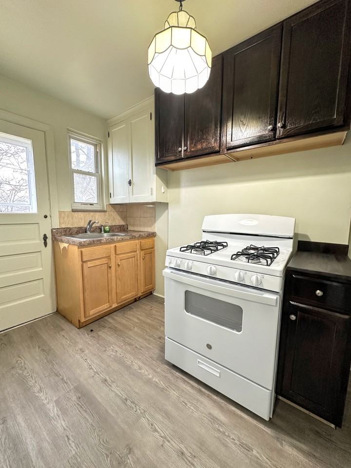 244-246 East Meyers Street - Photo 2 of 21