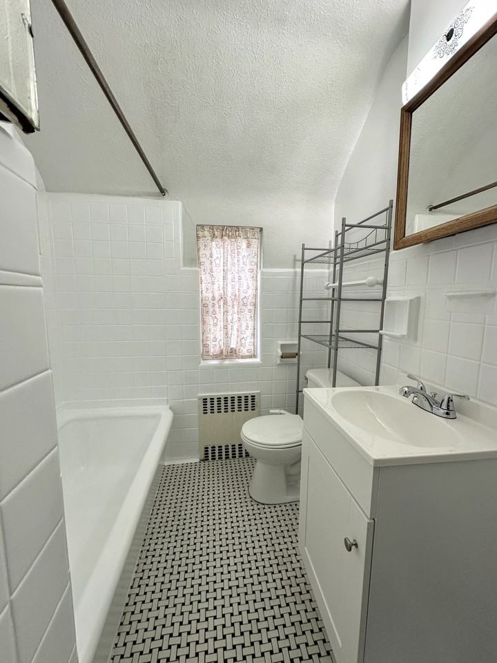 244-246 East Meyers Street - Photo 4 of 21