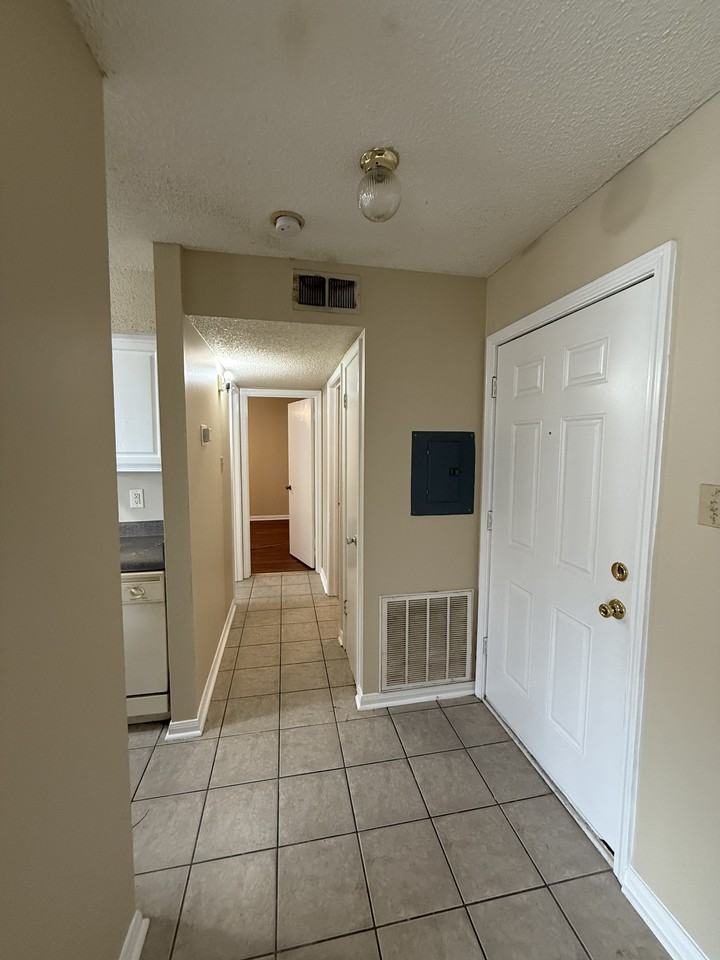 112 Glenn Street - Photo 3 of 9