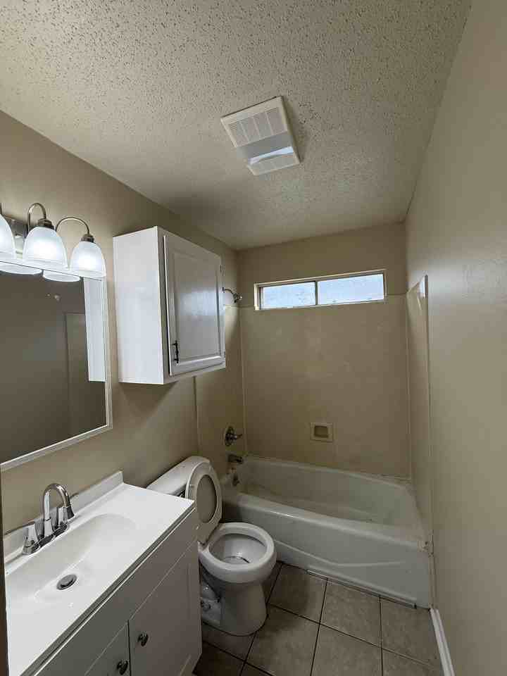 112 Glenn Street - Photo 5 of 9