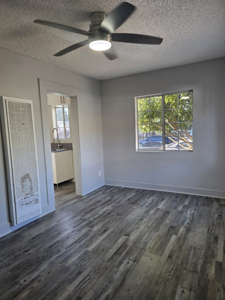 838 E 76th St #838 - Photo 2 of 6