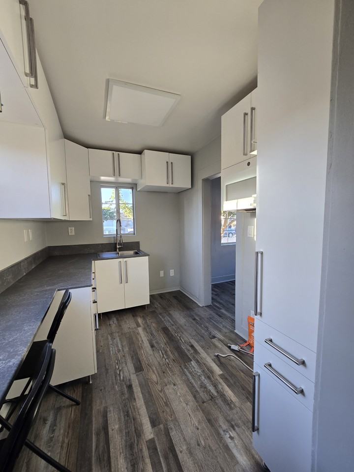 838 E 76th St #838 - Photo 3 of 6