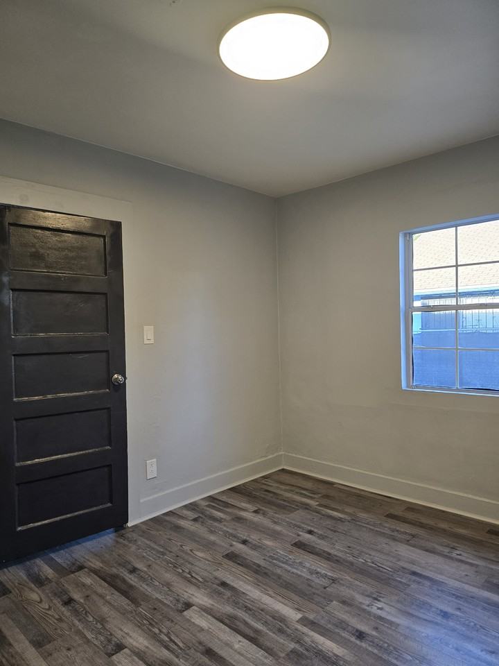 838 E 76th St #838 - Photo 6 of 6