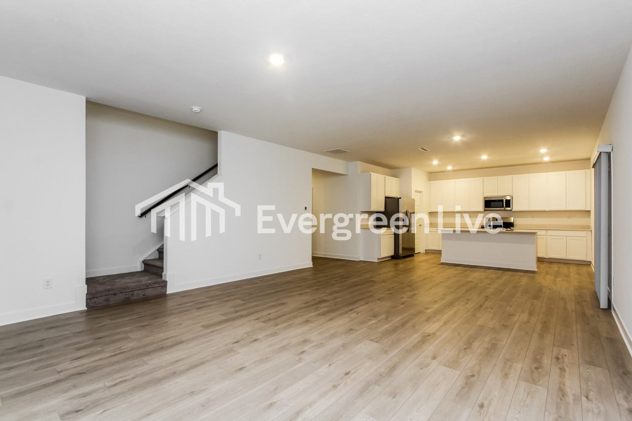 941 Penrose Pl - Photo 3 of 15