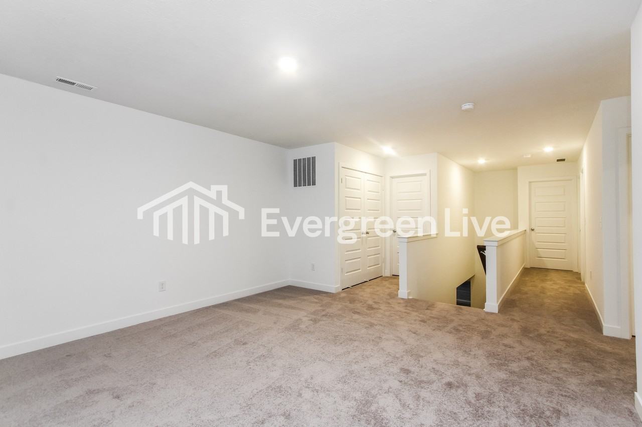 941 Penrose Pl - Photo 5 of 15