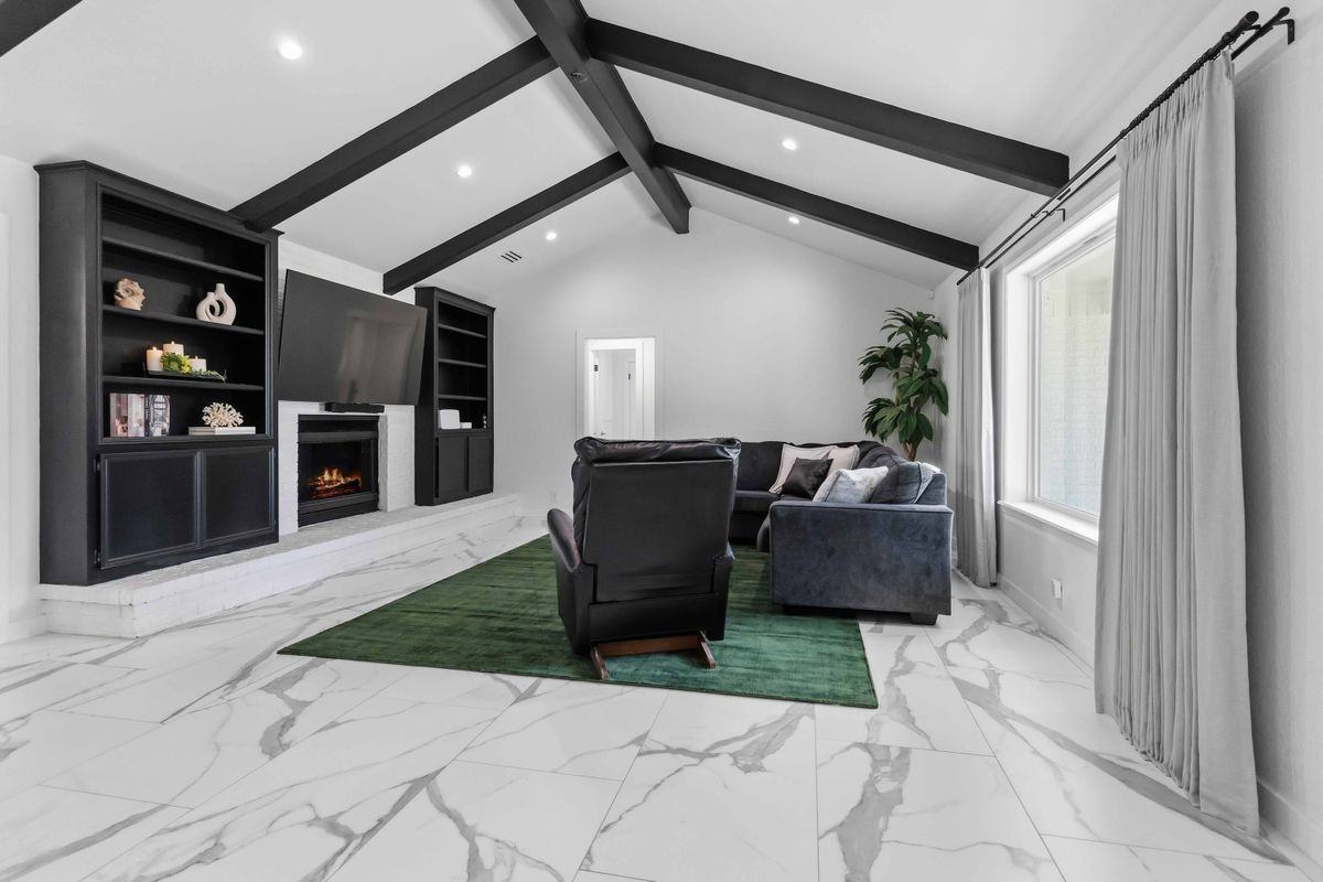 107 Oak Crst - Photo 3 of 25