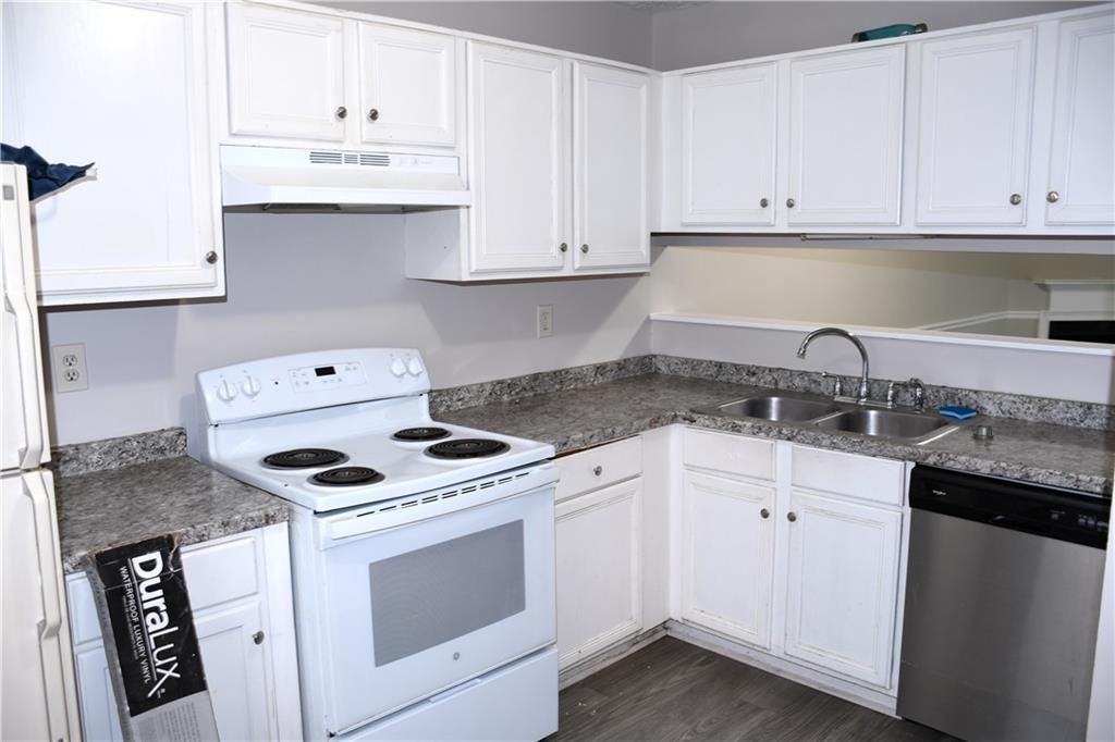 3189 Kingswood Gln - Photo 2 of 10