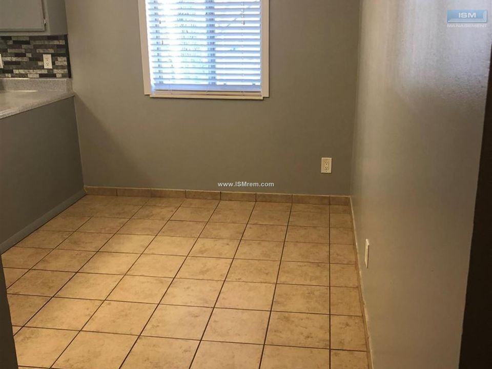 Willow Creek Apartments - Photo 5 of 13