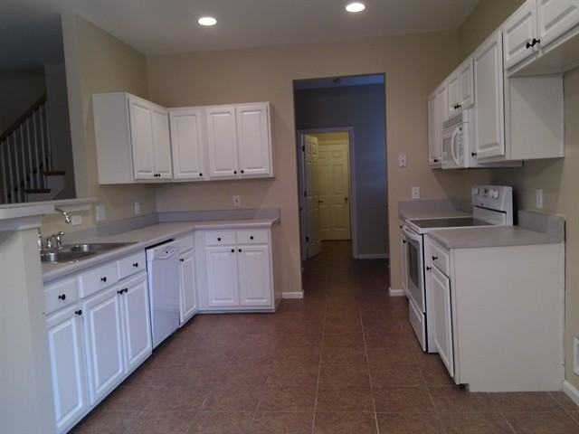 1502 Halifax Dr - Photo 3 of 12