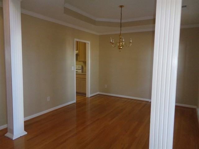 375 Riverwood Dr - Photo 3 of 9