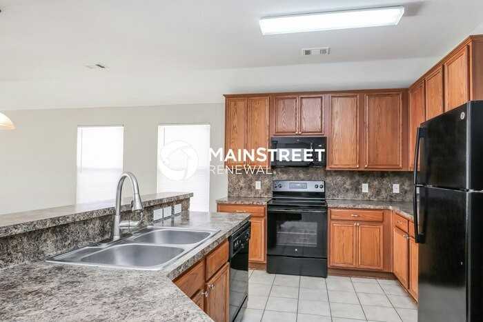 2100 Hayes St - Photo 6 of 16