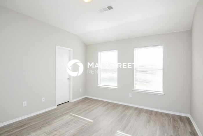 2100 Hayes St - Photo 7 of 16