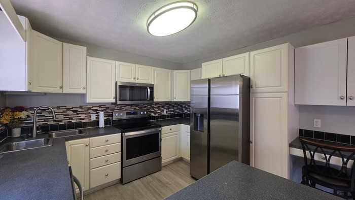 144 Whitson Rd - Photo 5 of 16