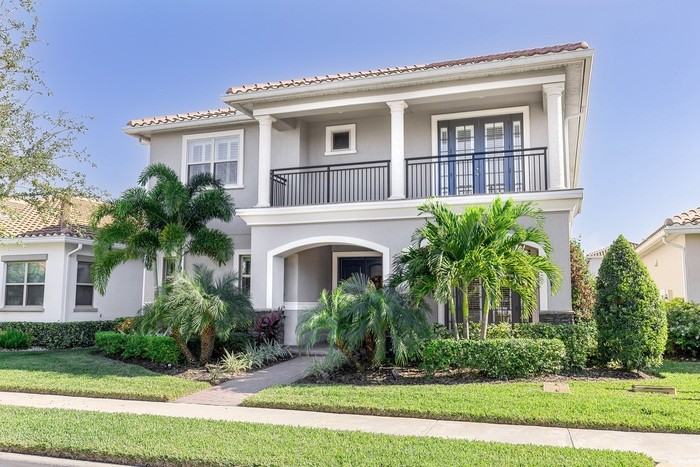 10254 Beechwood Ln - Photo 4 of 50