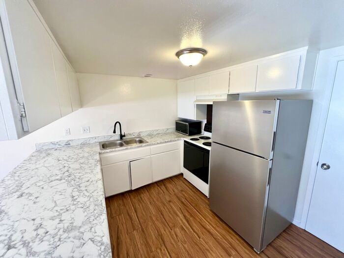 2212 Manchester Ave #C - Photo 2 of 14