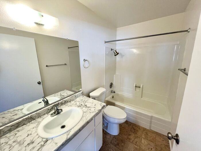 2212 Manchester Ave #C - Photo 5 of 14