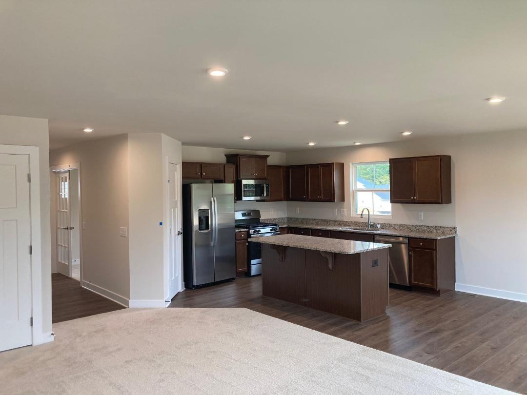 101 Martha Washington Pkwy #NA - Photo 4 of 6