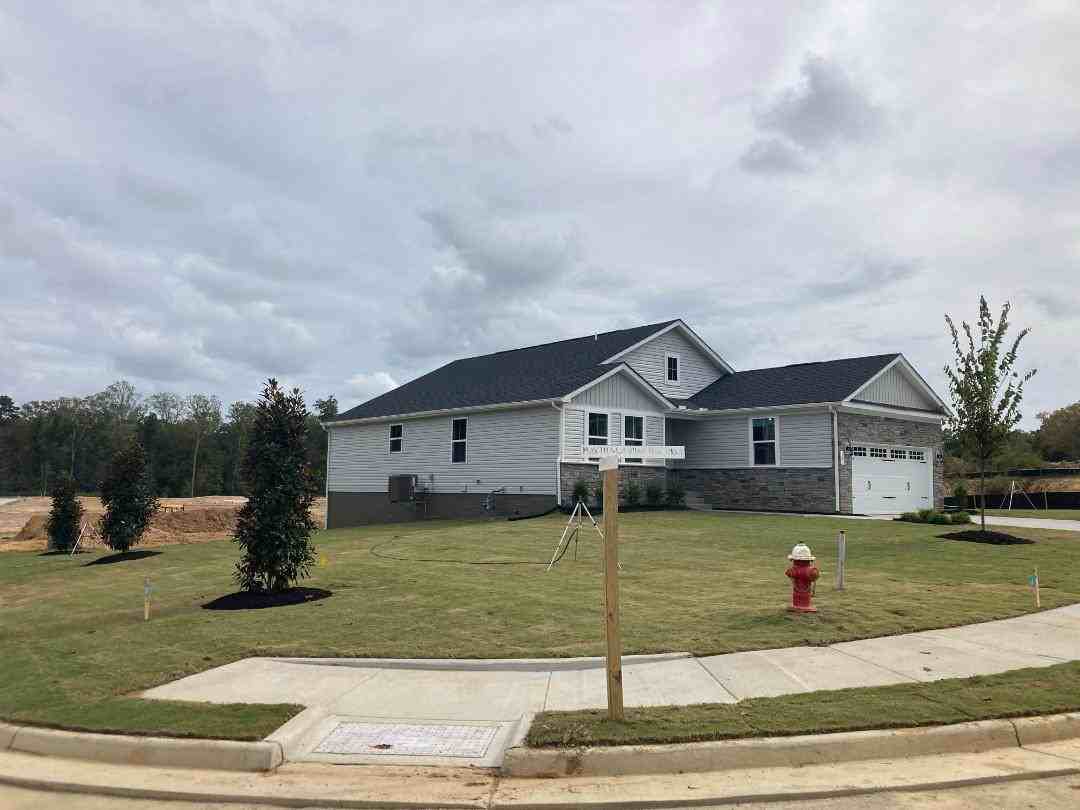 101 Martha Washington Pkwy #NA - Photo 6 of 6