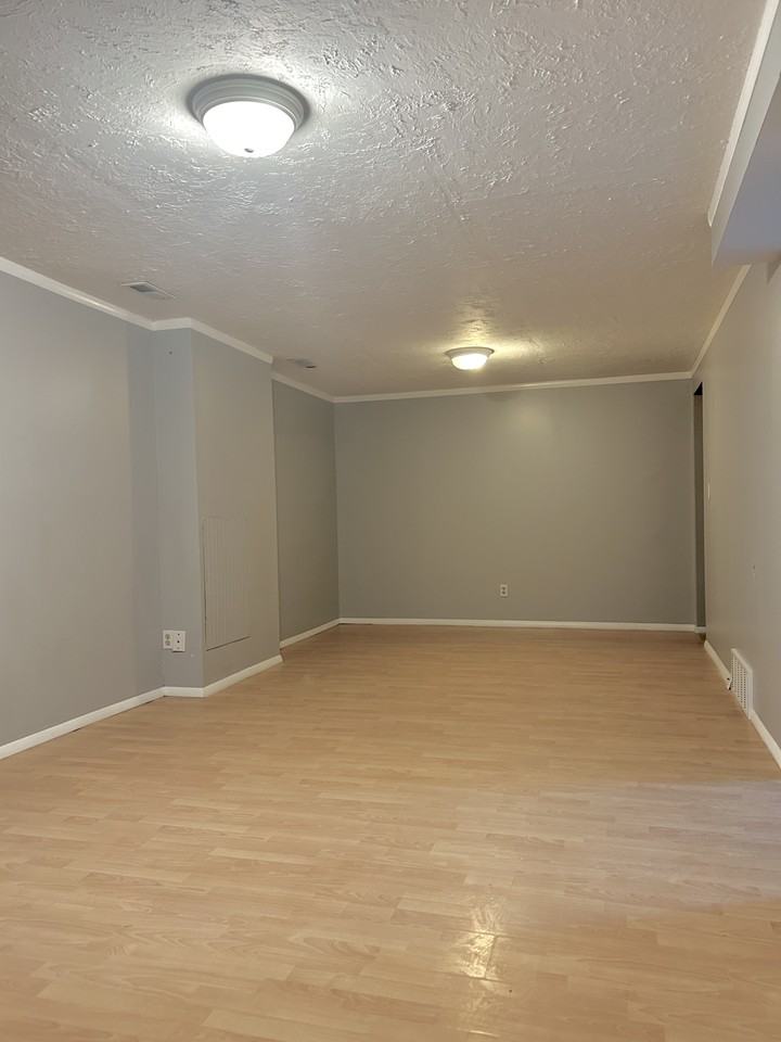 748 E 600 N - Photo 3 of 12