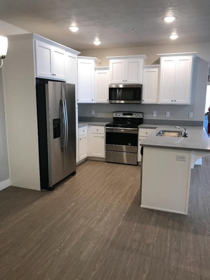 1128 S 820 E - Photo 4 of 16