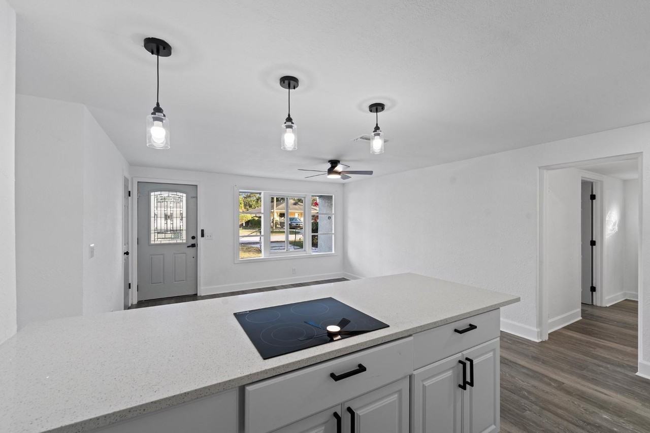 9604 N 18th St - Photo 6 of 20