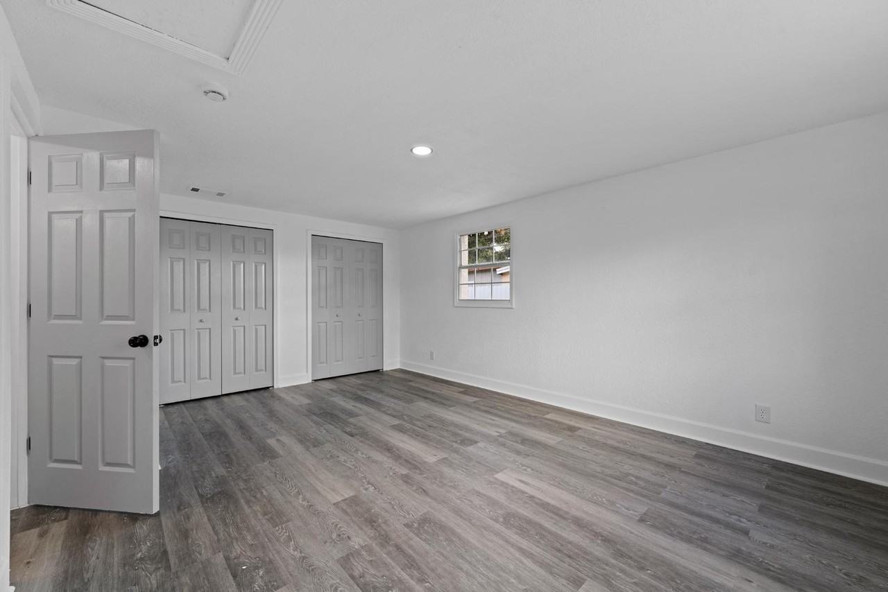 9604 N 18th St - Photo 5 of 20