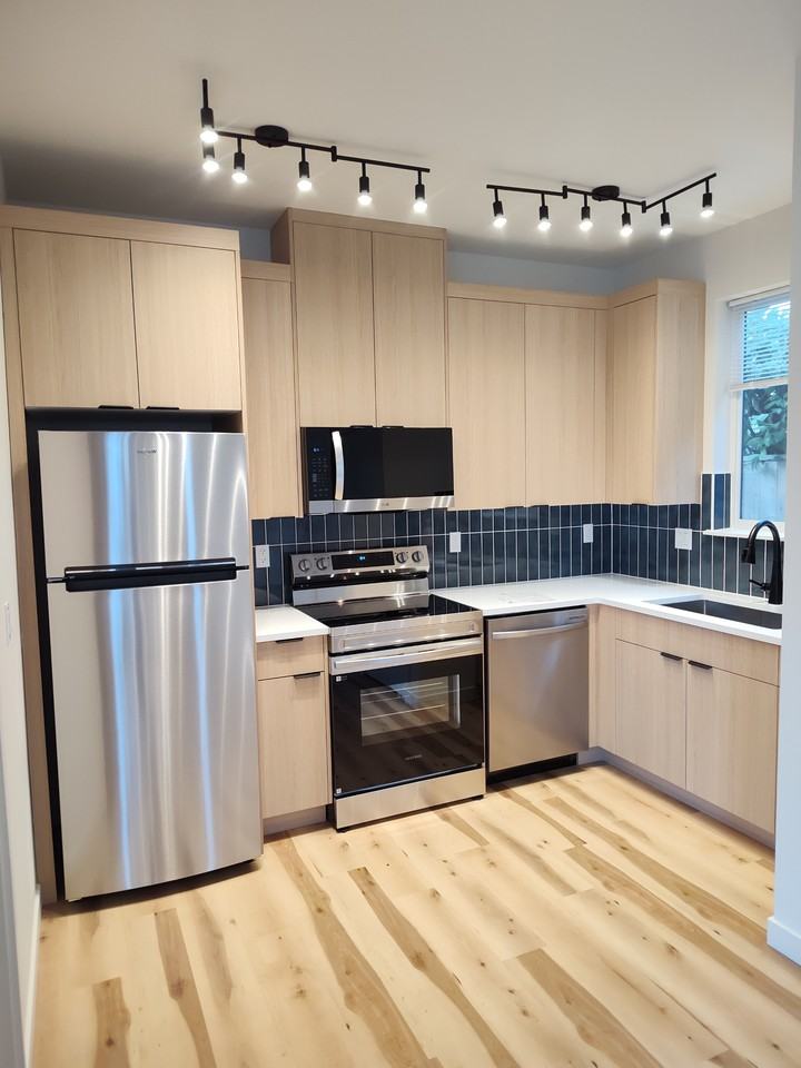 4266 Ne Going St #NA - Photo 7 of 12