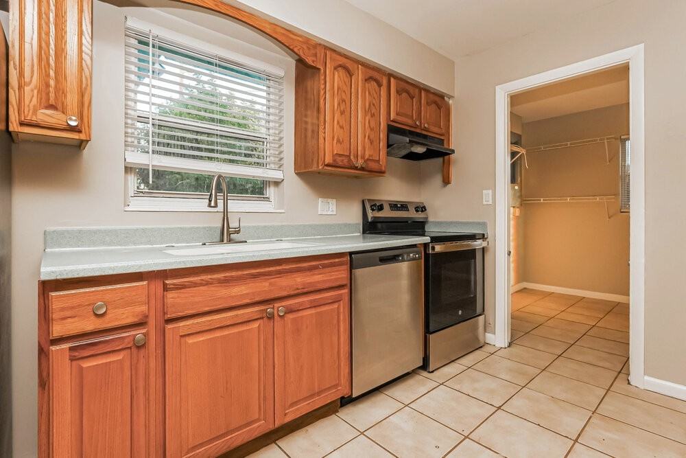 344 Crestwood Ave - Photo 6 of 16