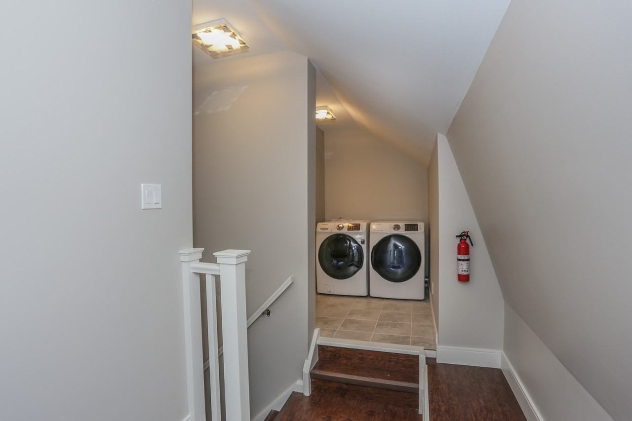 87 Oxford Street West - Photo 7 of 12