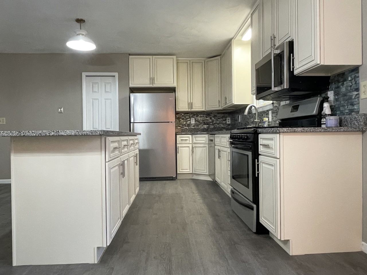 Glenwood Dr #1 - Photo 4 of 17