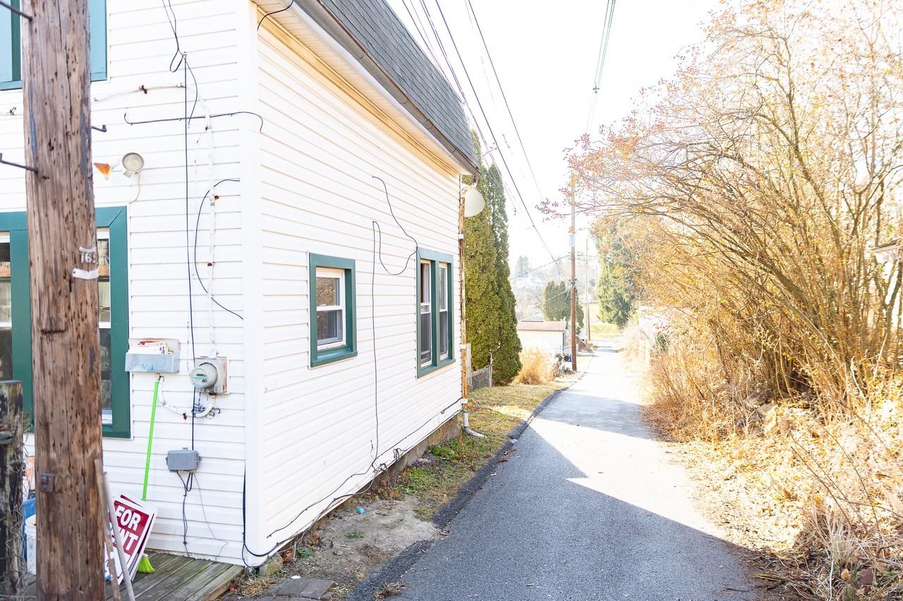 1606 Bell Ave - Photo 2 of 17