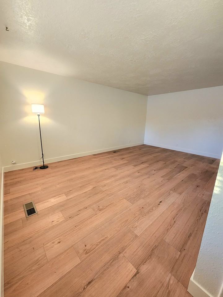 760 Chapel Dr #B - Photo 6 of 12