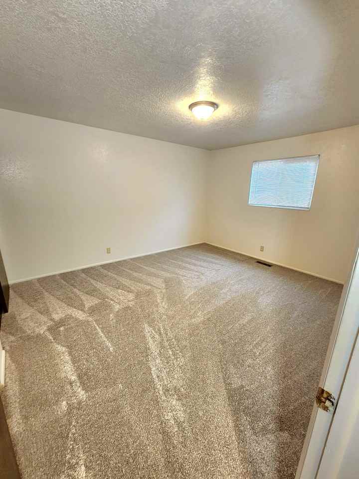 760 Chapel Dr #B - Photo 7 of 12