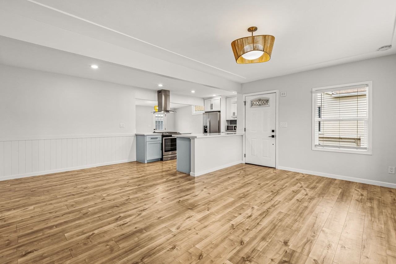 4535 Winona Ave #4535 - Photo 2 of 20