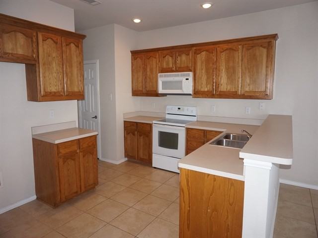 2729 Lynx Ln - Photo 3 of 12