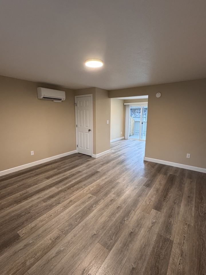 427 Hewitt Ave #12R1 - Photo 5 of 12