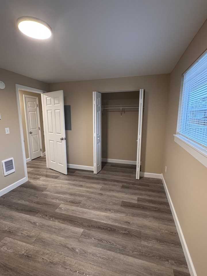 427 Hewitt Ave #12R1 - Photo 7 of 12