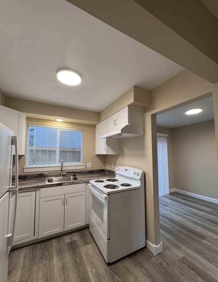 499 Hewitt Ave #3R1 - Photo 2 of 12