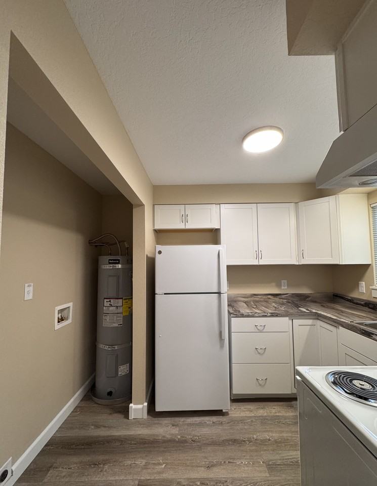 499 Hewitt Ave #3R1 - Photo 3 of 12