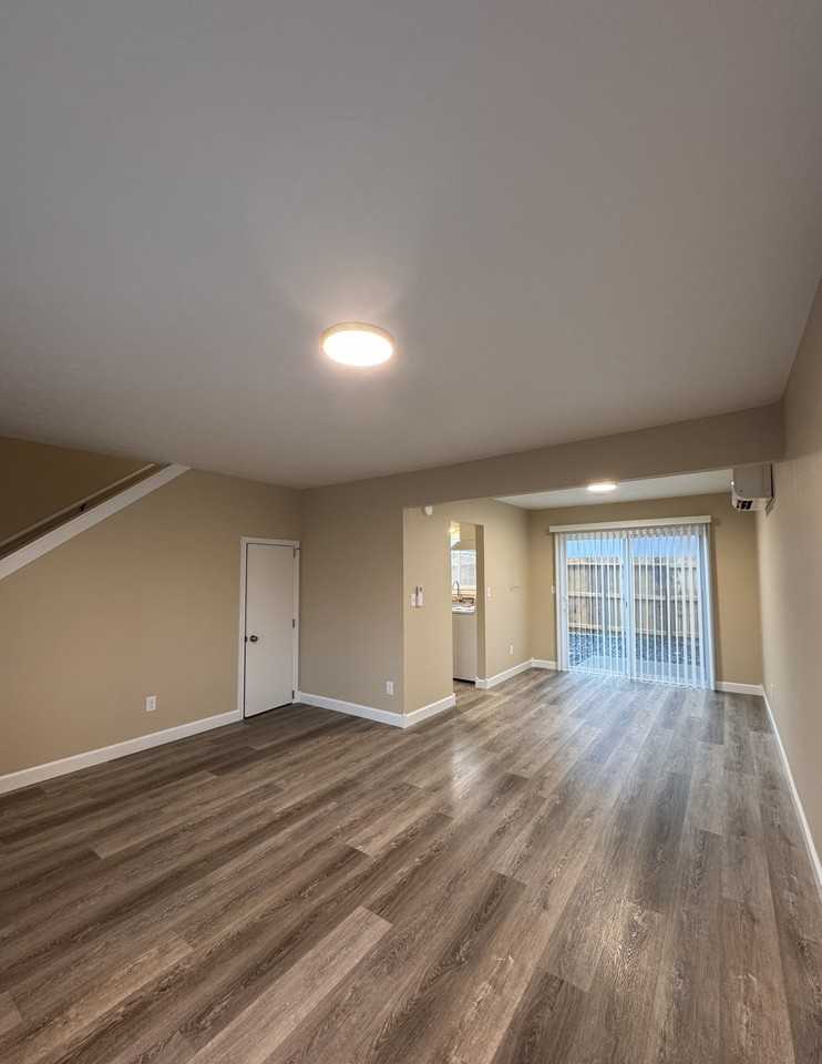 499 Hewitt Ave #3R1 - Photo 4 of 12