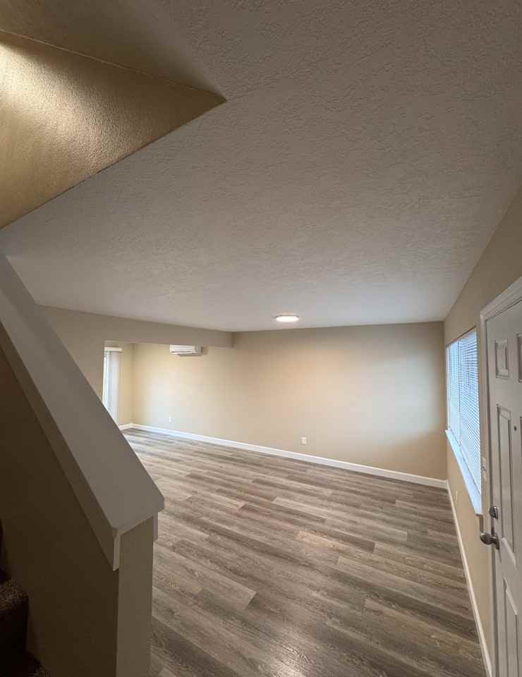 499 Hewitt Ave #3R1 - Photo 6 of 12