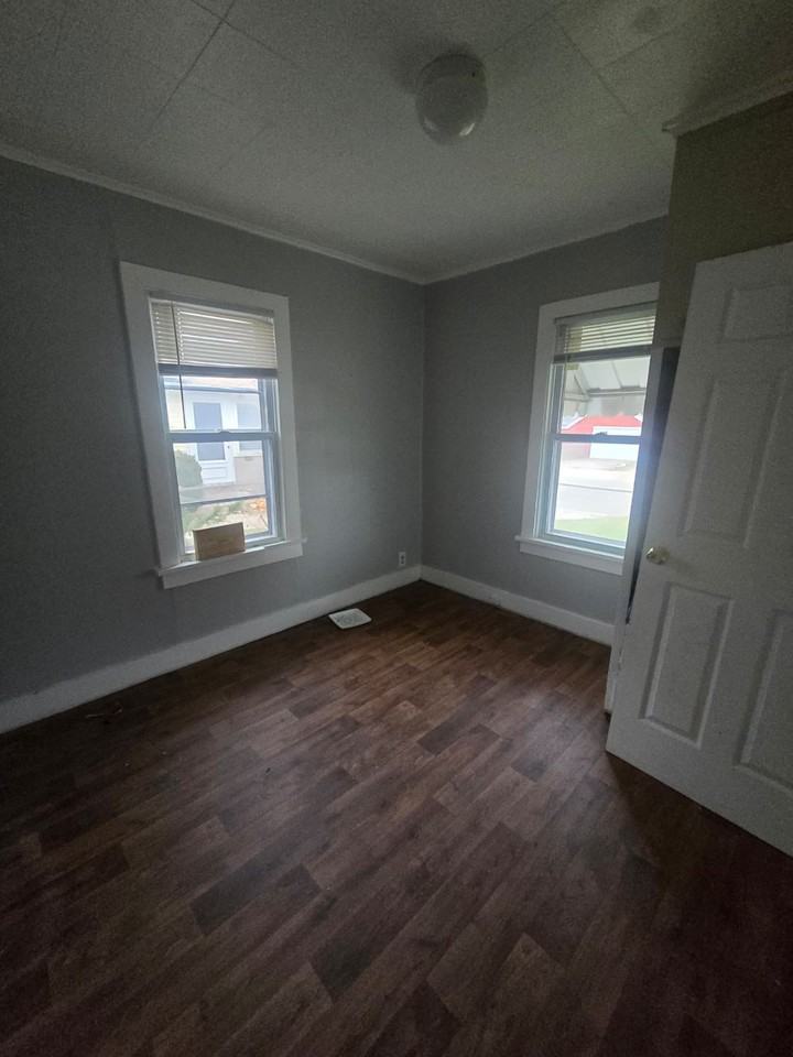 511 Berlin Ave #1 - Photo 5 of 7