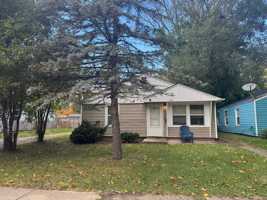 featured image of 821 Roosevelt St #1