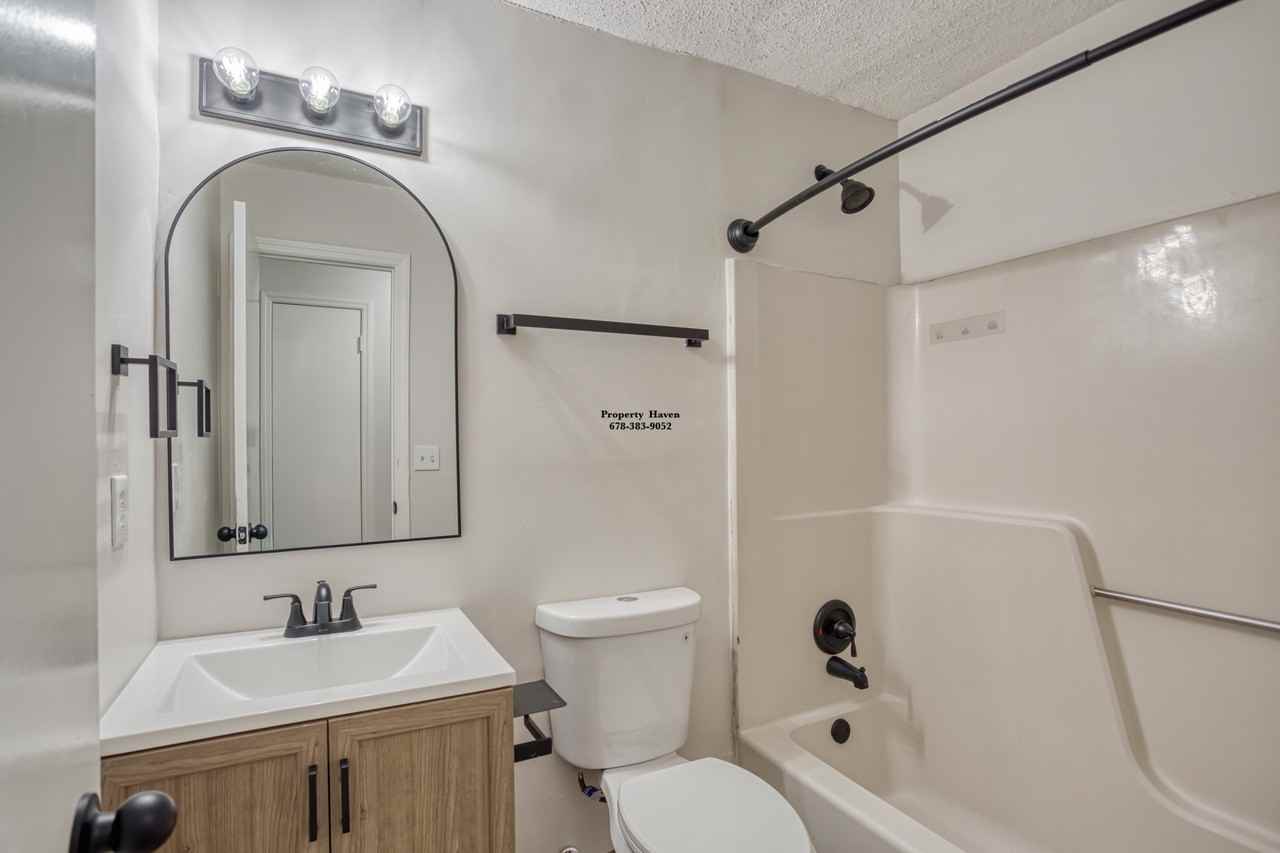 4031 Hawthorne Cir Se #2 - Photo 5 of 15