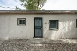 featured image of 1709 1/2 Belmont Avenue #1/2