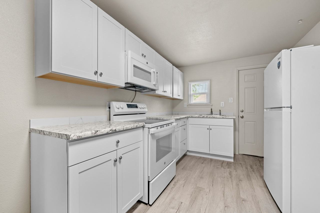 1709 1/2 Belmont Avenue #1/2 - Photo 6 of 15