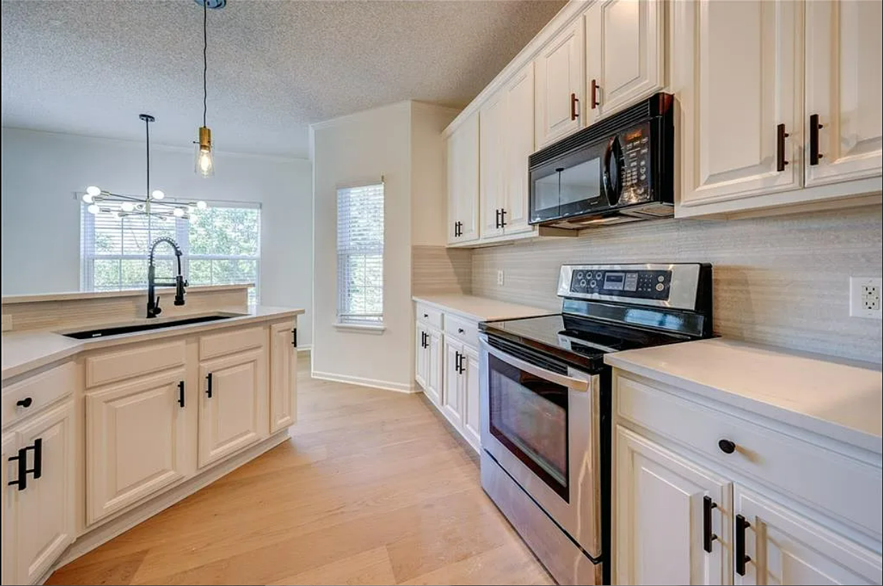 15922 W 91st Ter #1 - Photo 5 of 19