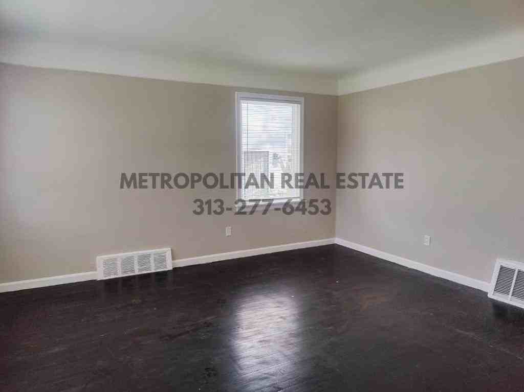 26721 Carlysle St - Photo 2 of 16