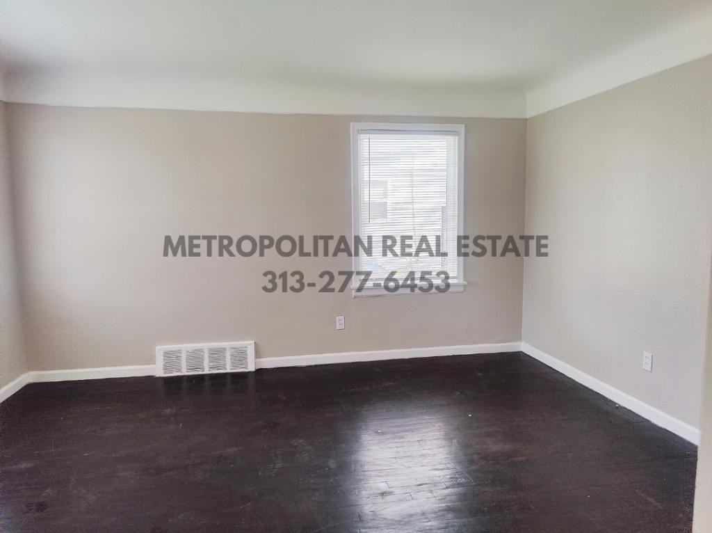 26721 Carlysle St - Photo 3 of 16