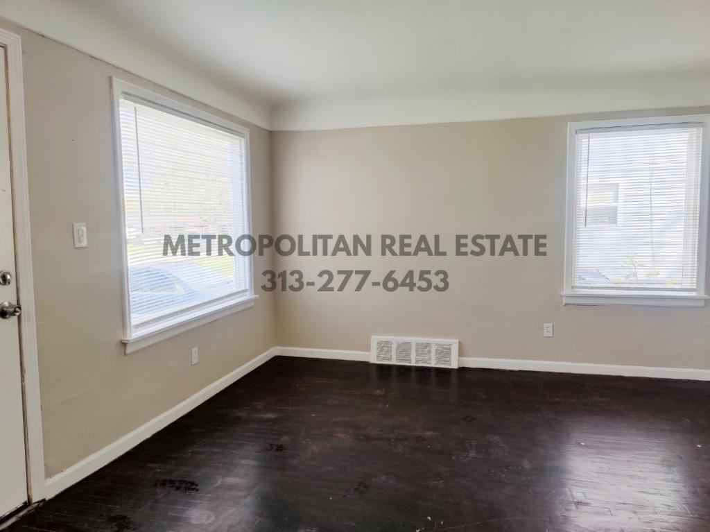 26721 Carlysle St - Photo 4 of 16